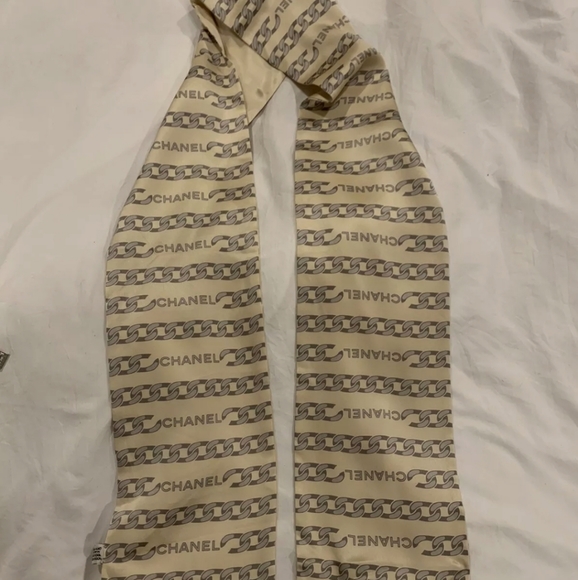 AUTHENTIC GOLD CHANEL VINTAGE SILK SCARF - Picture 2 of 8